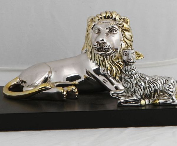 Lion with lamb silver 1