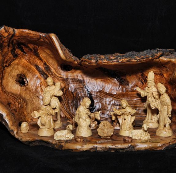 Zacharia set nativity with bark